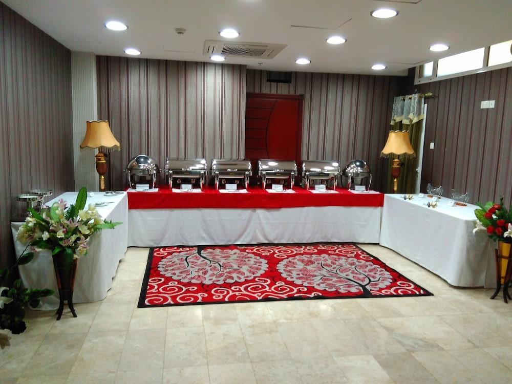 Pioneer Hotel Apartments Mascate Esterno foto