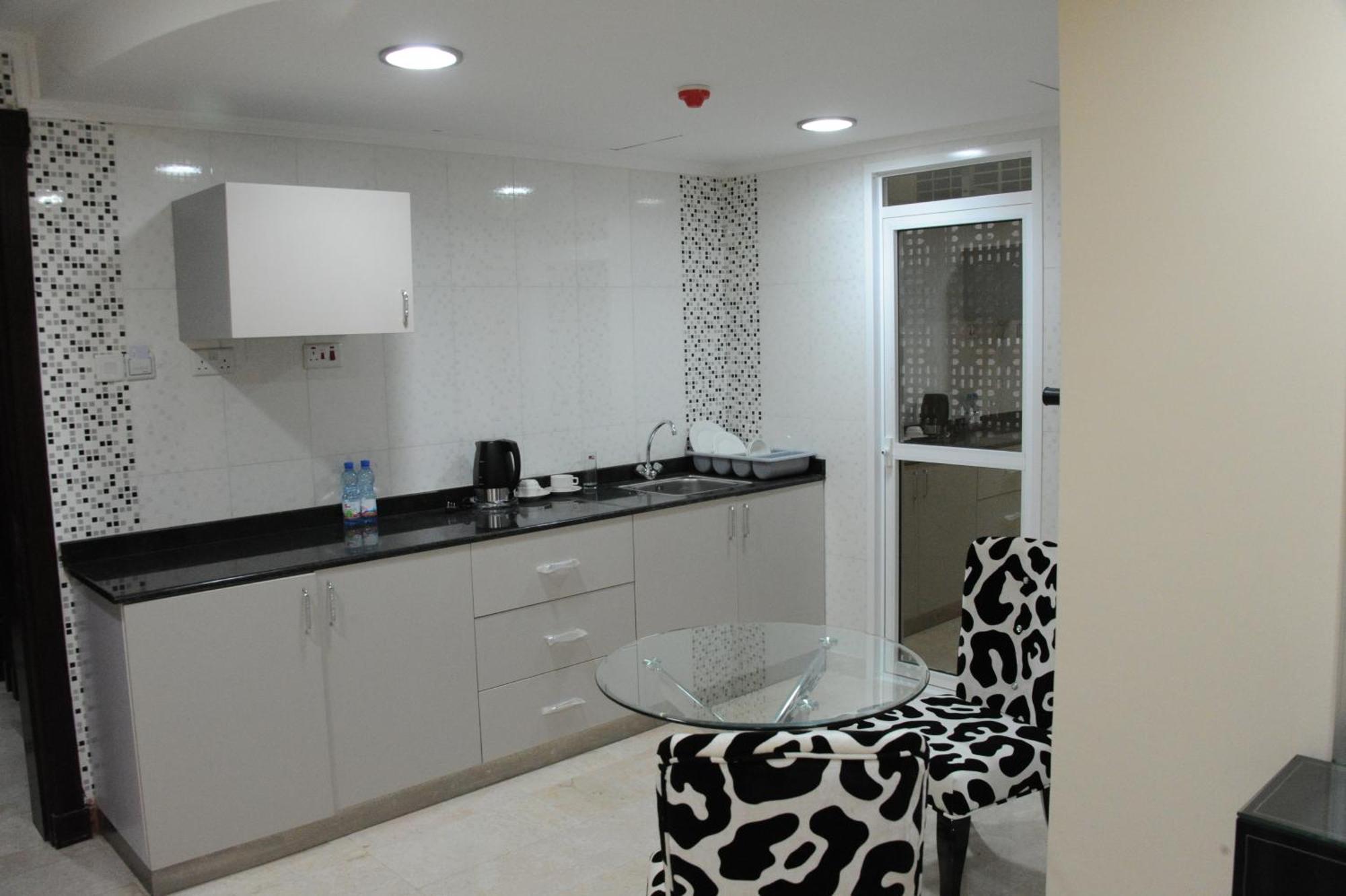 Pioneer Hotel Apartments Mascate Esterno foto