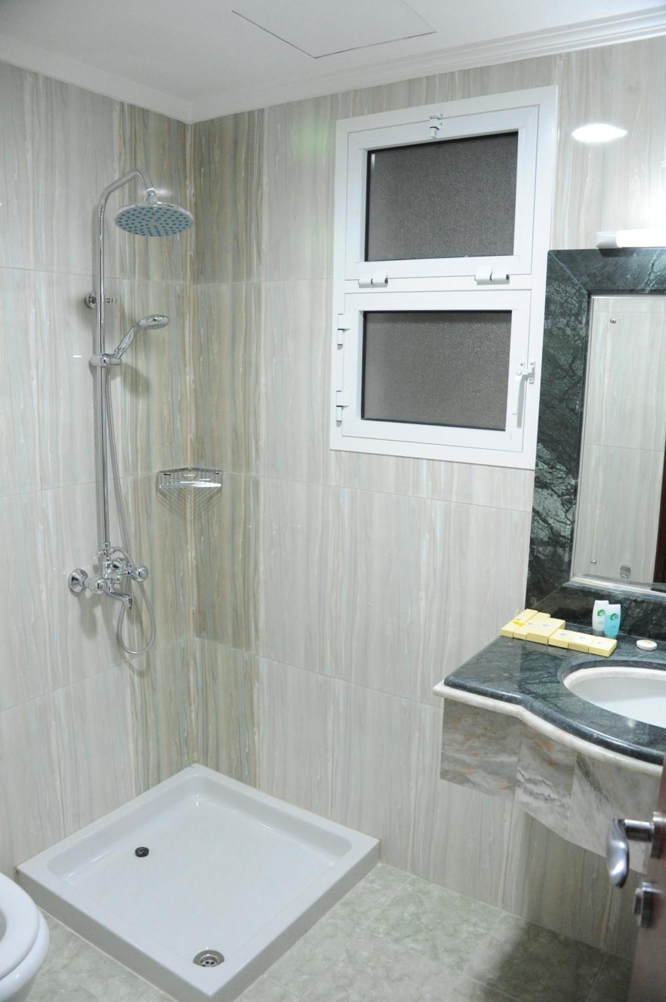 Pioneer Hotel Apartments Mascate Esterno foto