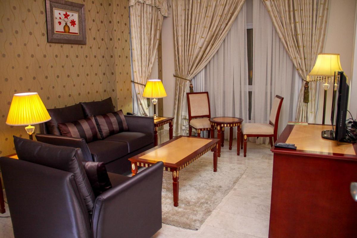 Pioneer Hotel Apartments Mascate Esterno foto