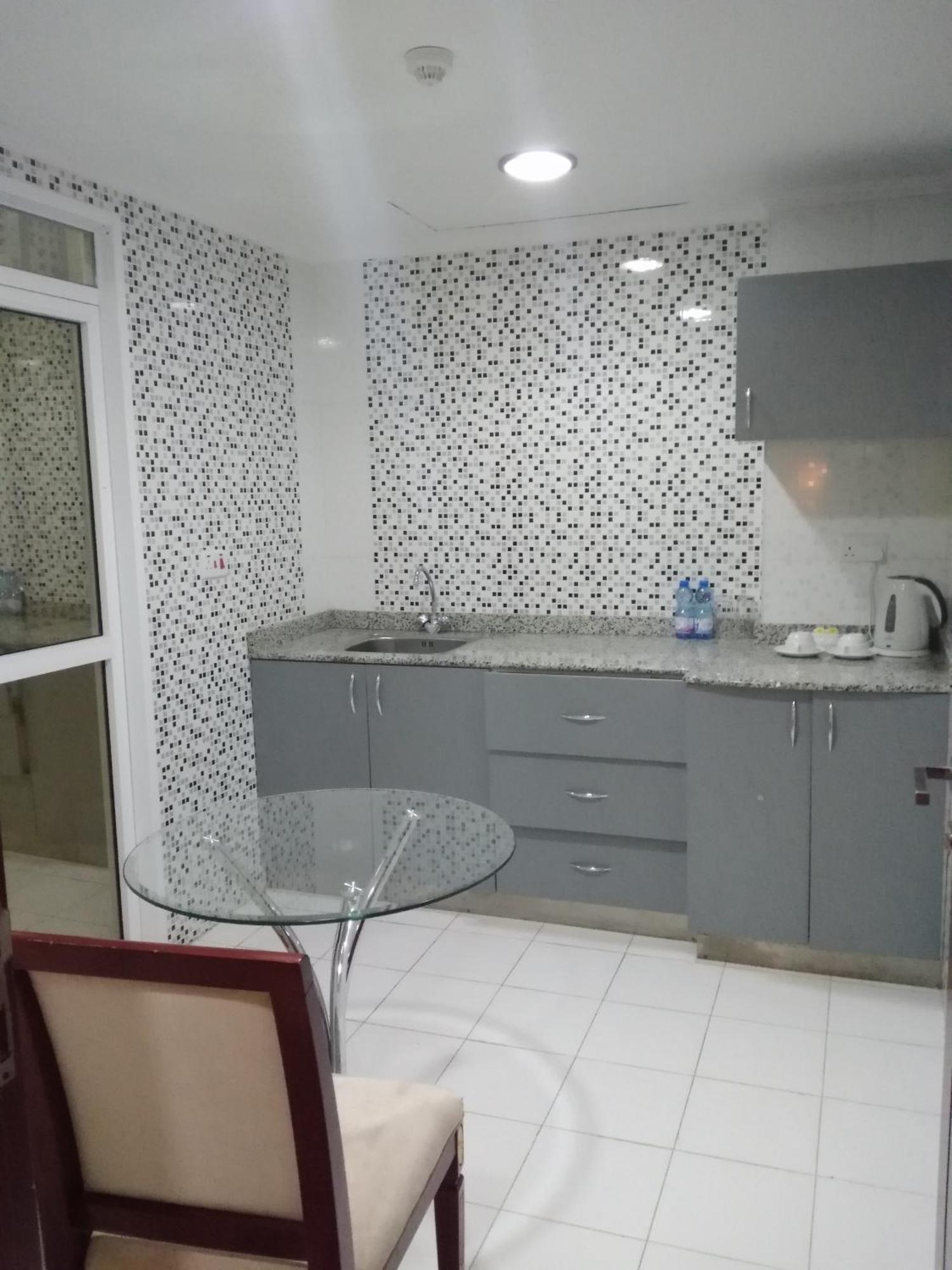 Pioneer Hotel Apartments Mascate Esterno foto