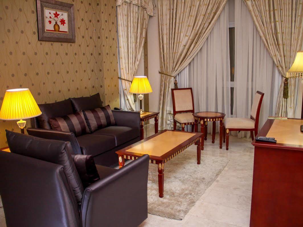 Pioneer Hotel Apartments Mascate Esterno foto