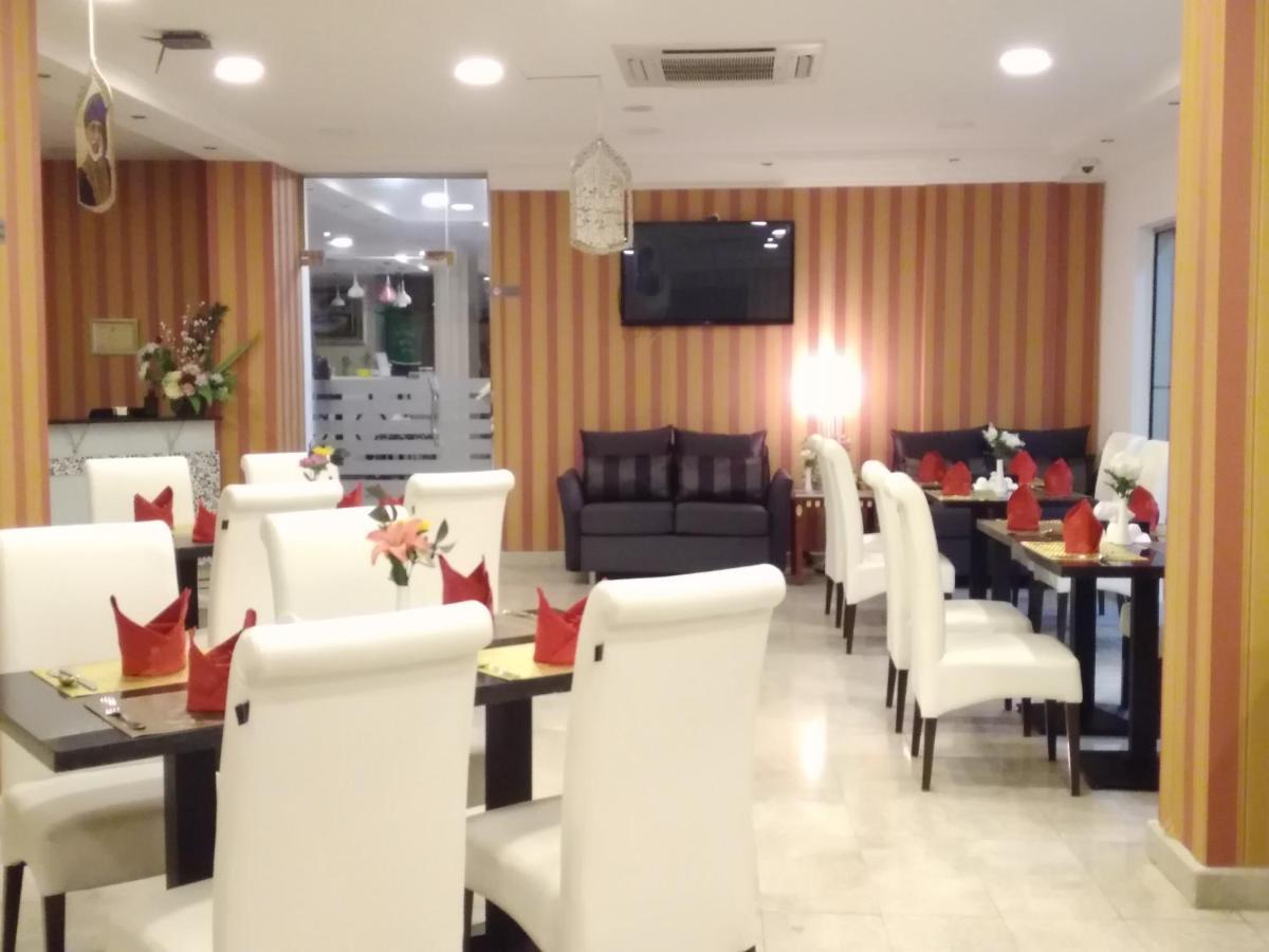 Pioneer Hotel Apartments Mascate Esterno foto
